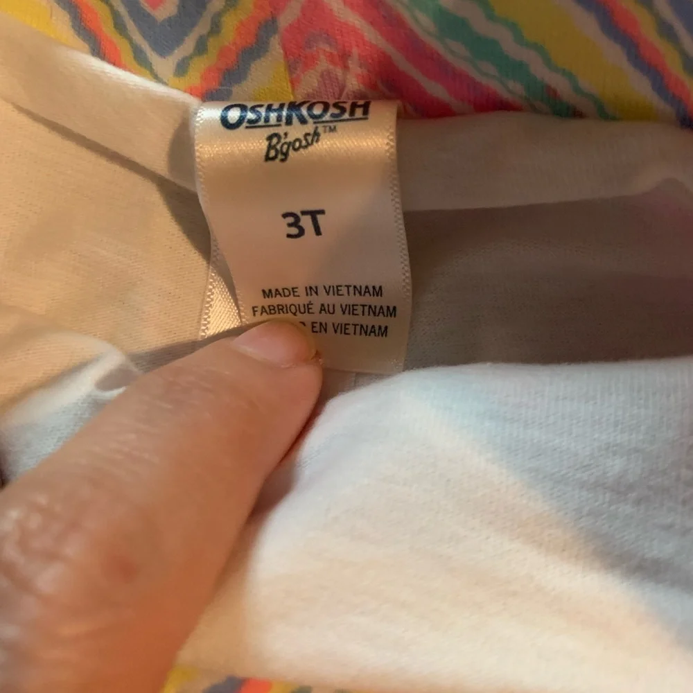 NWOT OshKosh girls skort. Size 3T.